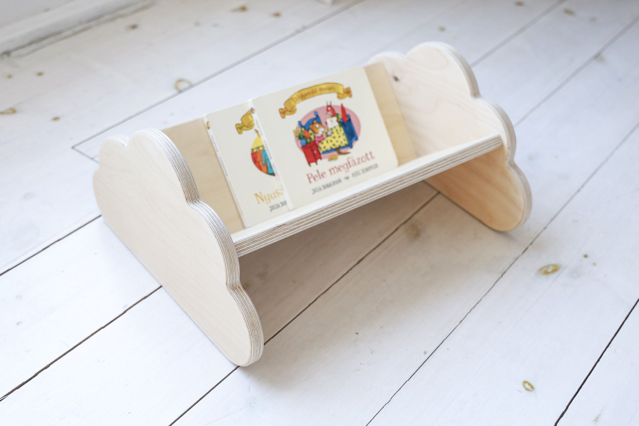 Első könyvtartóm Miniknek - Montessori könyvtartó babáknak
